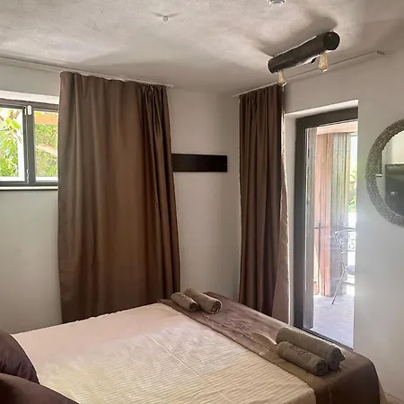 Arthotel Oscar I Отель Созополь