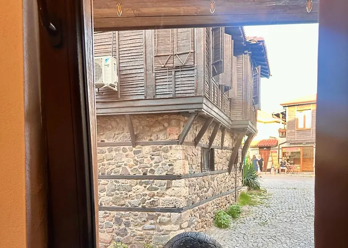 Arthotel Oscar I Отель Созополь